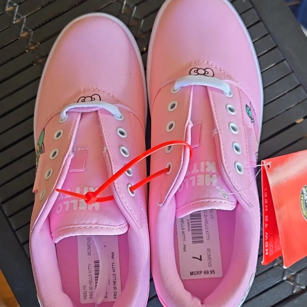 NWT Women's Pro 20 Hello Kitty Heelys in size 7 & in color Pink. - Picture 4 of 9